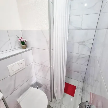 Uno Διαμέρισμα *